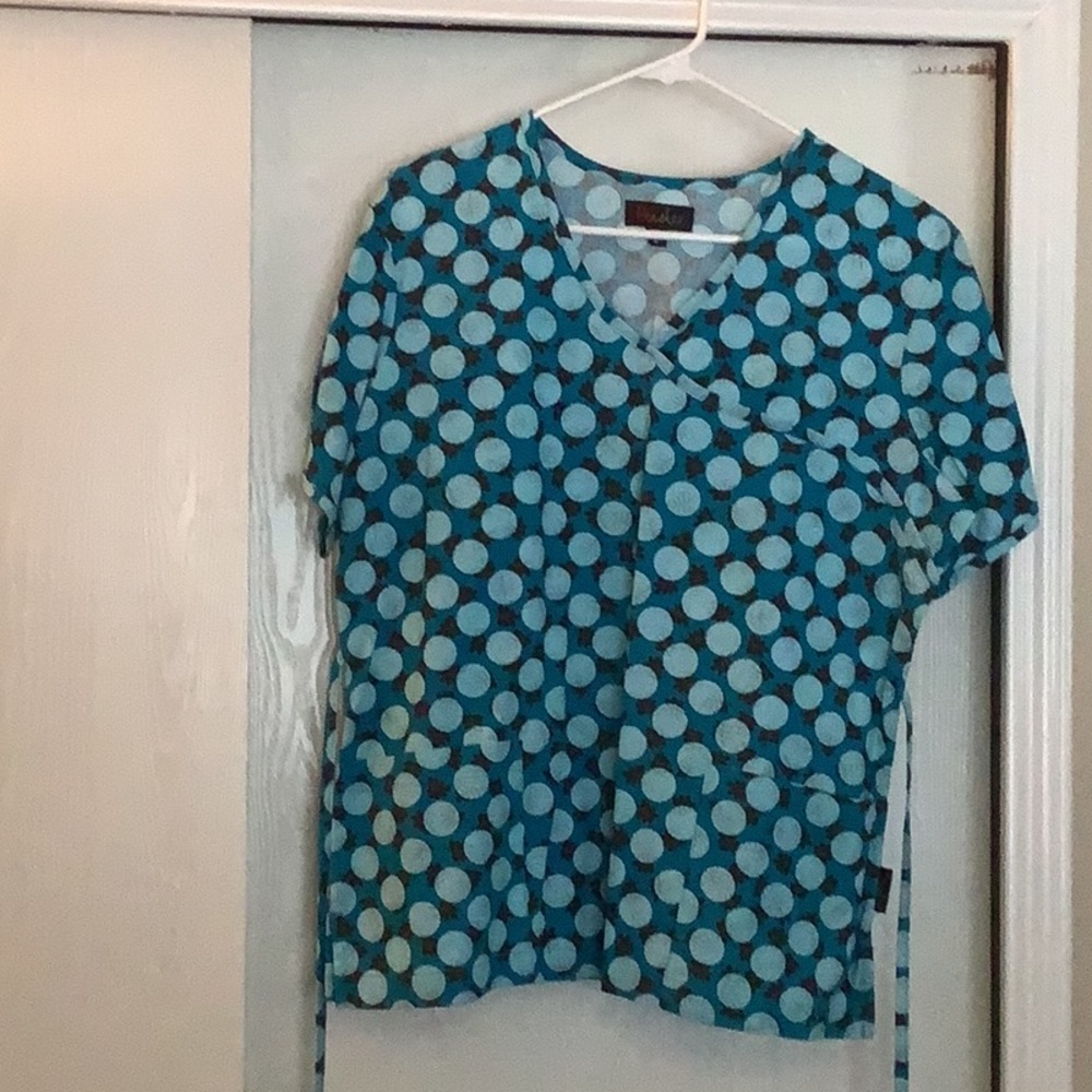 Peaches women’s scrub top